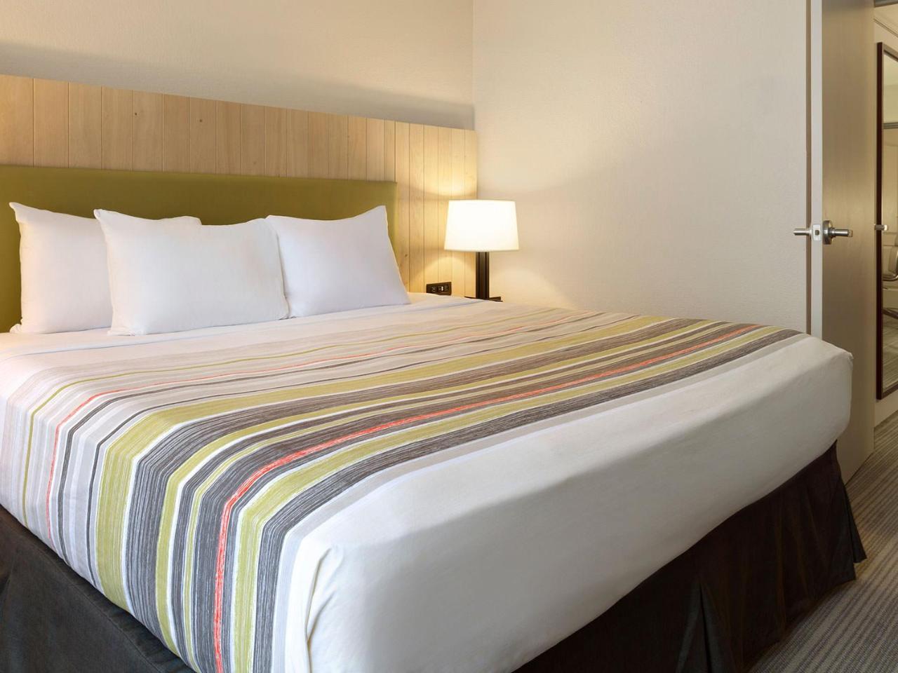 Country & By Radisson, Louisville South, Ky 3*
