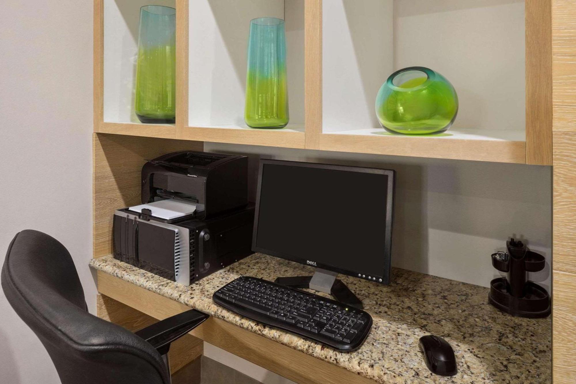 Country & By Radisson, Louisville South, Ky 3*
