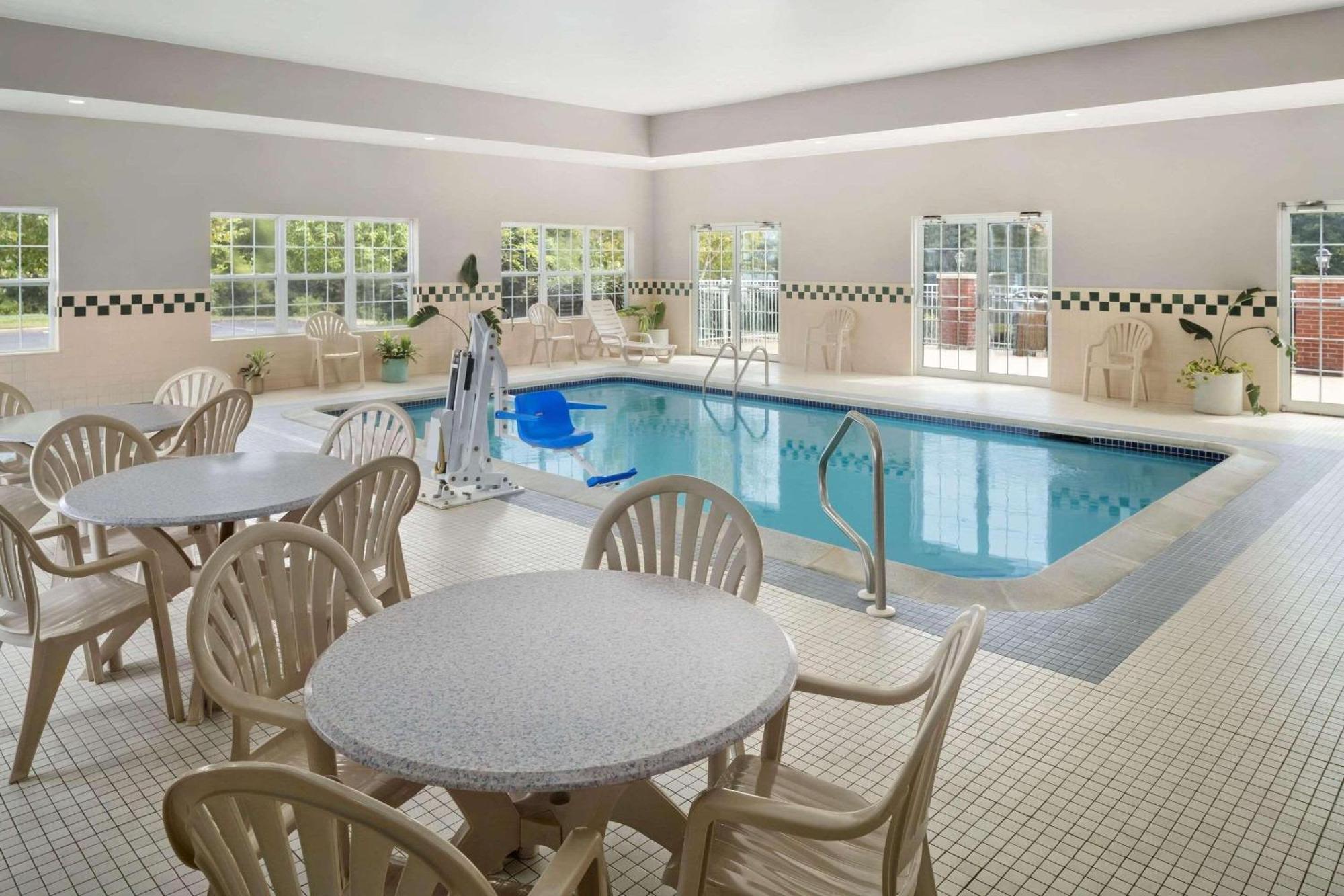 Country & By Radisson, Louisville South, Ky Hotel Shepherdsville