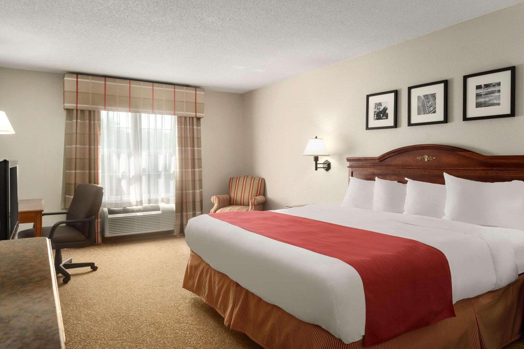Country & By Radisson, Louisville South, Ky Shepherdsville