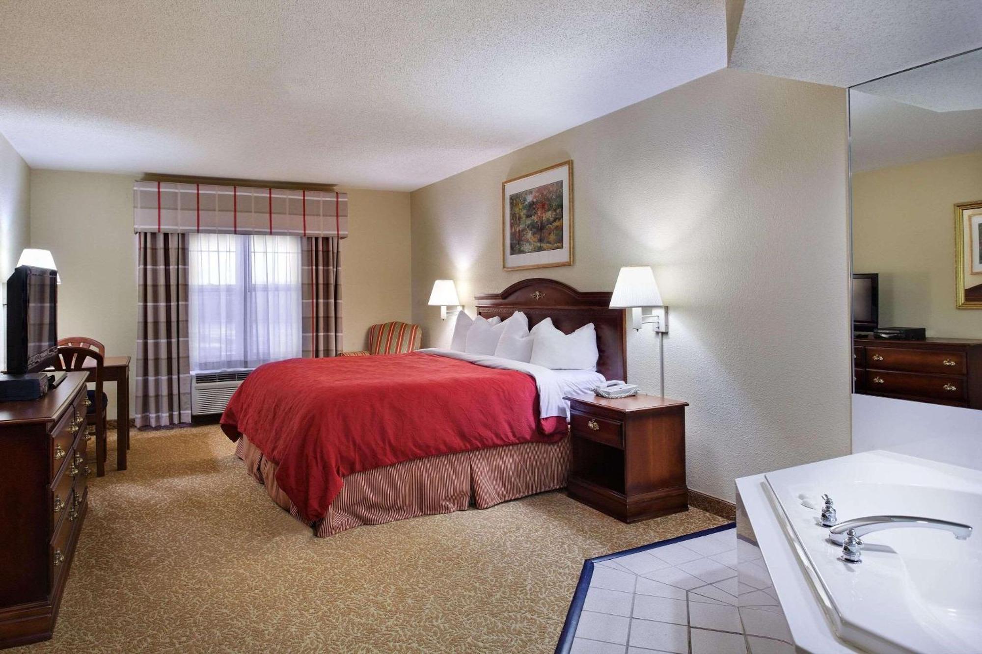 Country & By Radisson, Louisville South, Ky 3*