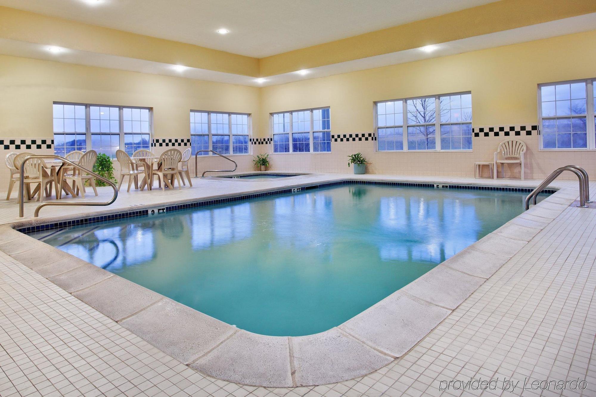 Country & By Radisson, Louisville South, Ky Hotel