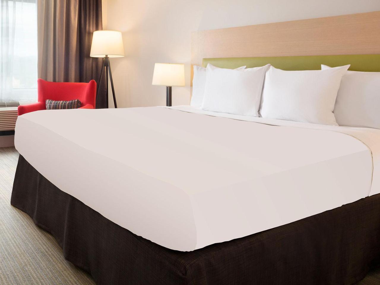 Country & By Radisson, Louisville South, Ky Shepherdsville